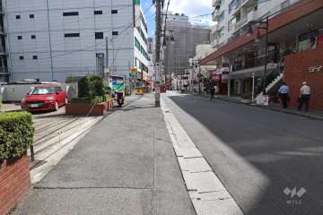 敷地の西側前面道路（北側から）
