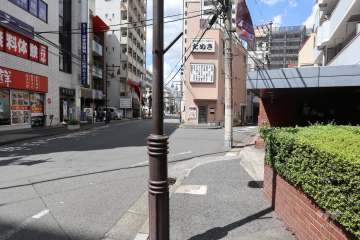 敷地の西側前面道路（南側から）