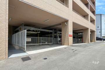 敷地内駐車場（屋内機械式）