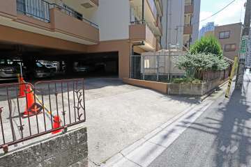 駐車場の出入り口