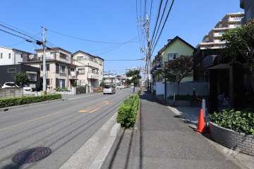 敷地西側の前面道路　