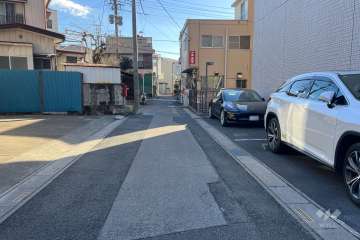 敷地の東側前面道路（北側から）