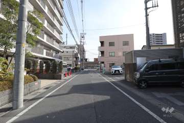 敷地西側の前面道路　