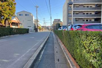 敷地北東側の前面道路　