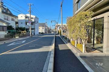 敷地西側の前面道路　