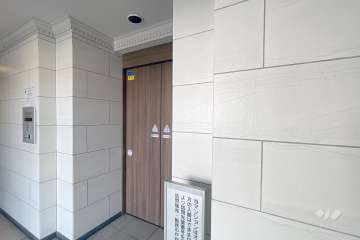 エントランスはオートロック付きです。