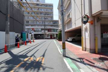 敷地南側の前面道路