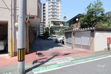 駐車場の出入り口