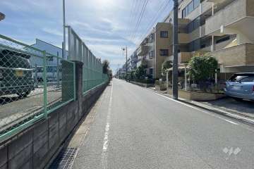 敷地北東側の前面道路　　