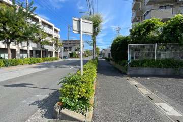 敷地北西側の前面道路　