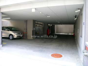 1階部分にある敷地内駐車場