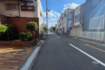 敷地西側の前面道路　