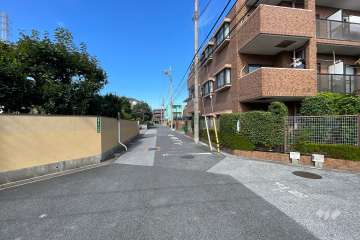 敷地南西側の前面道路