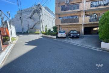 敷地の西側前面道路（南側から）