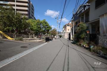 敷地東側の前面道路