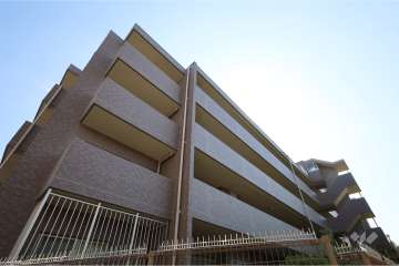 ライオンズマンション箕面瀬川の外観（北側から）