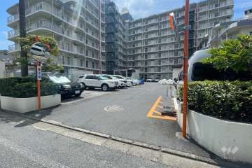 駐車場の出入り口　