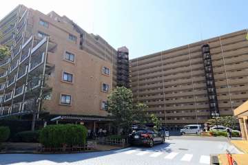 ライオンズガーデン川口の外観（北東側から）