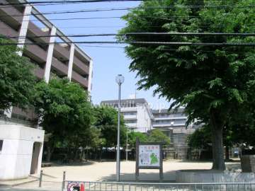 敷地の南側は『桜井児童公園』です