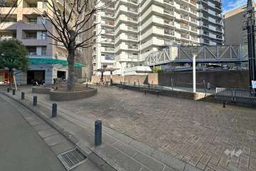 敷地西側の前面道路　