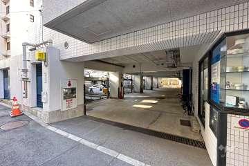 駐車場の出入り口　