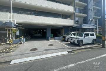 敷地内駐車場（屋外平面式）・駐輪場
