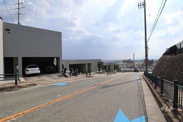 敷地北側の前面道路