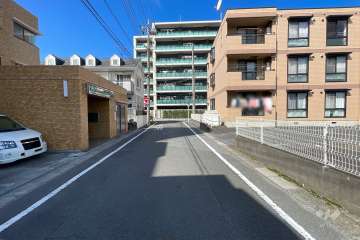 敷地北東側の前面道路　