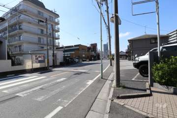 敷地南側の前面道路