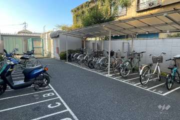 駐輪場とバイク置場