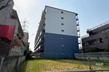 ライオンズマンション草加の外観（南東側から）