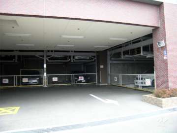 1階部分にある敷地内駐車場