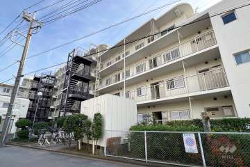 川口グリーンライフの外観（北西側から）
