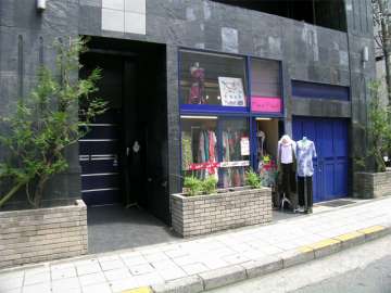 1階には店舗も入っています