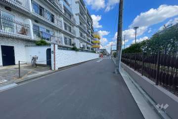 敷地南側の前面道路　