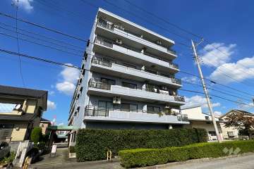 ピュア鳩ヶ谷の外観（南西側から）