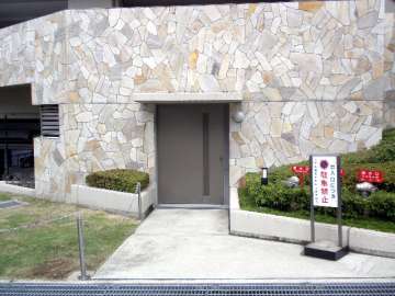 駐輪場（マンションの西側にあります）