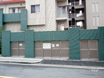 ゴミステーション（マンションの東側にあります）