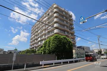川口サンハイツの外観（南東側から）