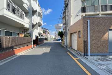敷地北側の前面道路