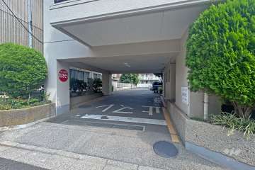 駐車場の出入り口
