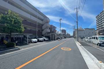 敷地北側の前面道路