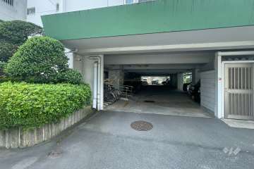 駐車場の出入り口