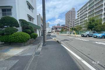 敷地北側の前面道路
