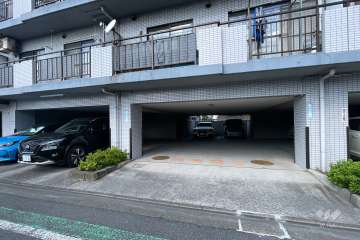 駐車場の出入り口