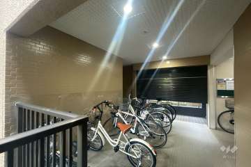 屋内に設けられた駐輪場