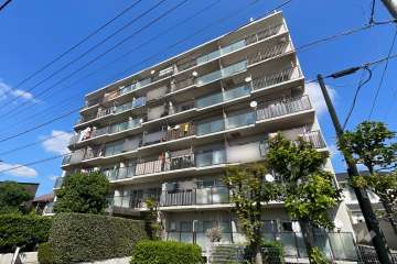 サンハイツ川口の外観（南西側から）