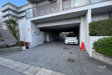 駐車場の出入り口