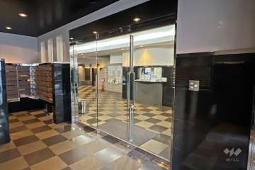 エントランスはオートロック付きです。