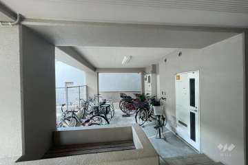 屋内に設けられた駐輪場
